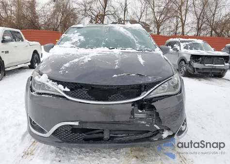 2018 Chrysler Pacifica Touring Plus z USA, uszkodzony, nr VIN 2C4RC1FG9JR103109